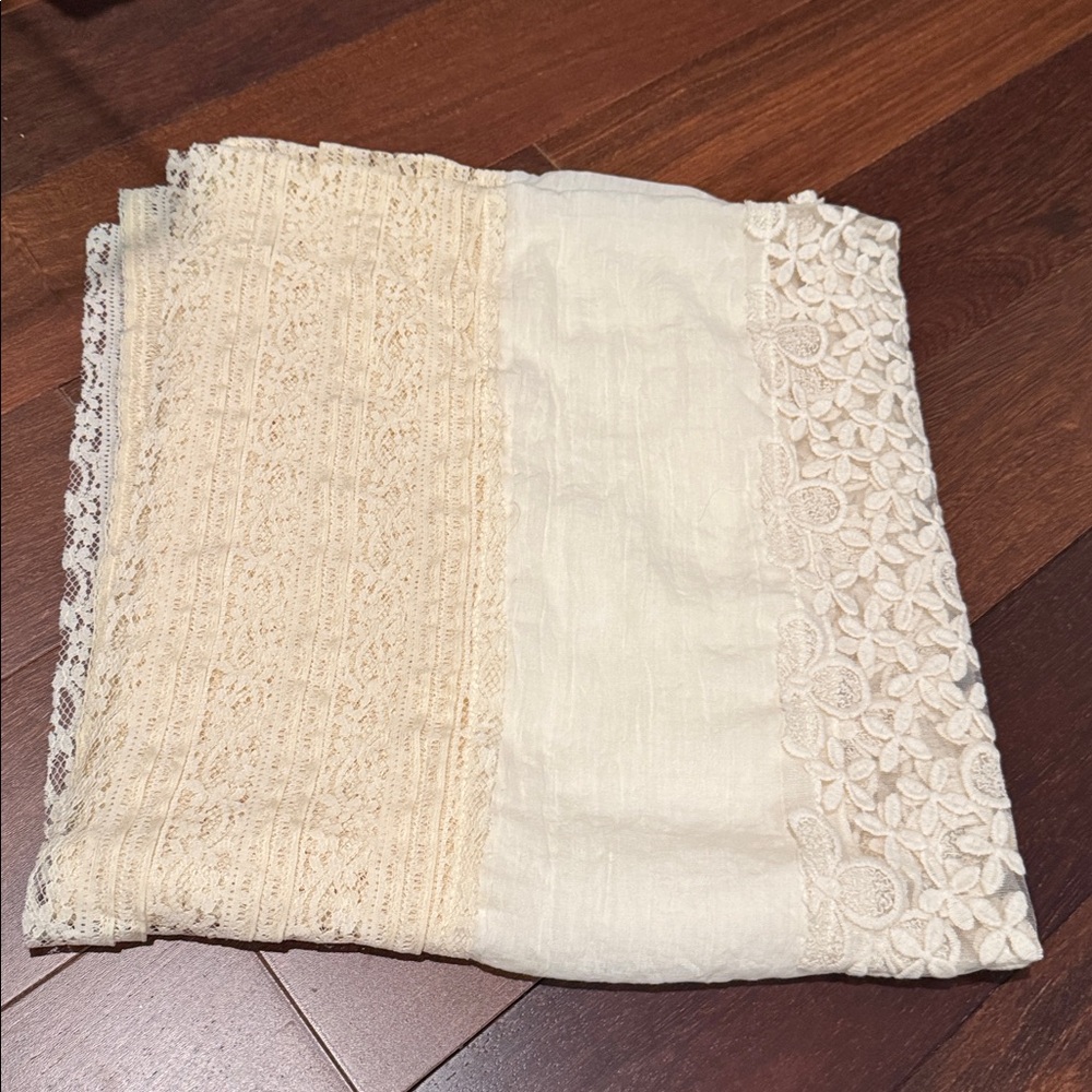 Free People Bohemian lace ecru and bone colored large scarf or wrap - Picture 7 of 7